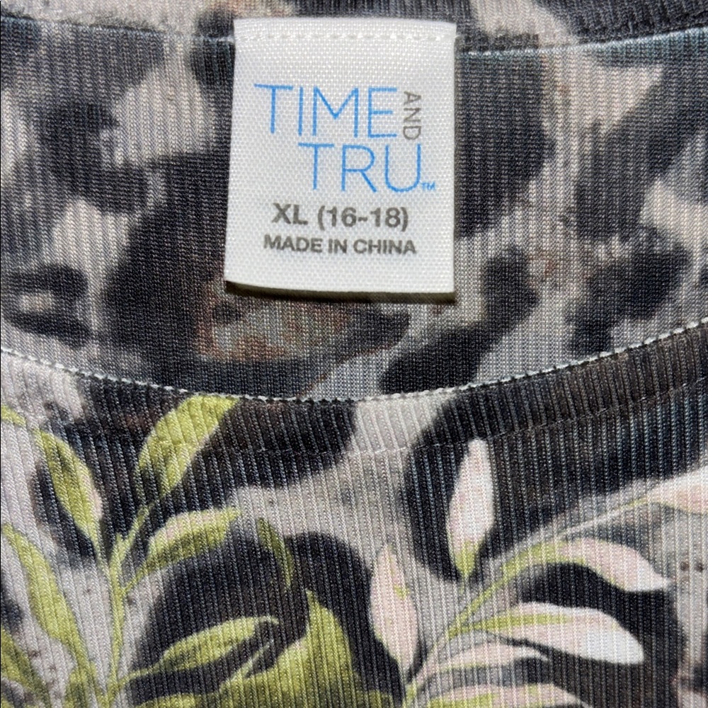 Time and Tru Black Floral Scoop Neck Long Sleeve Tunic - Picture 2 of 7